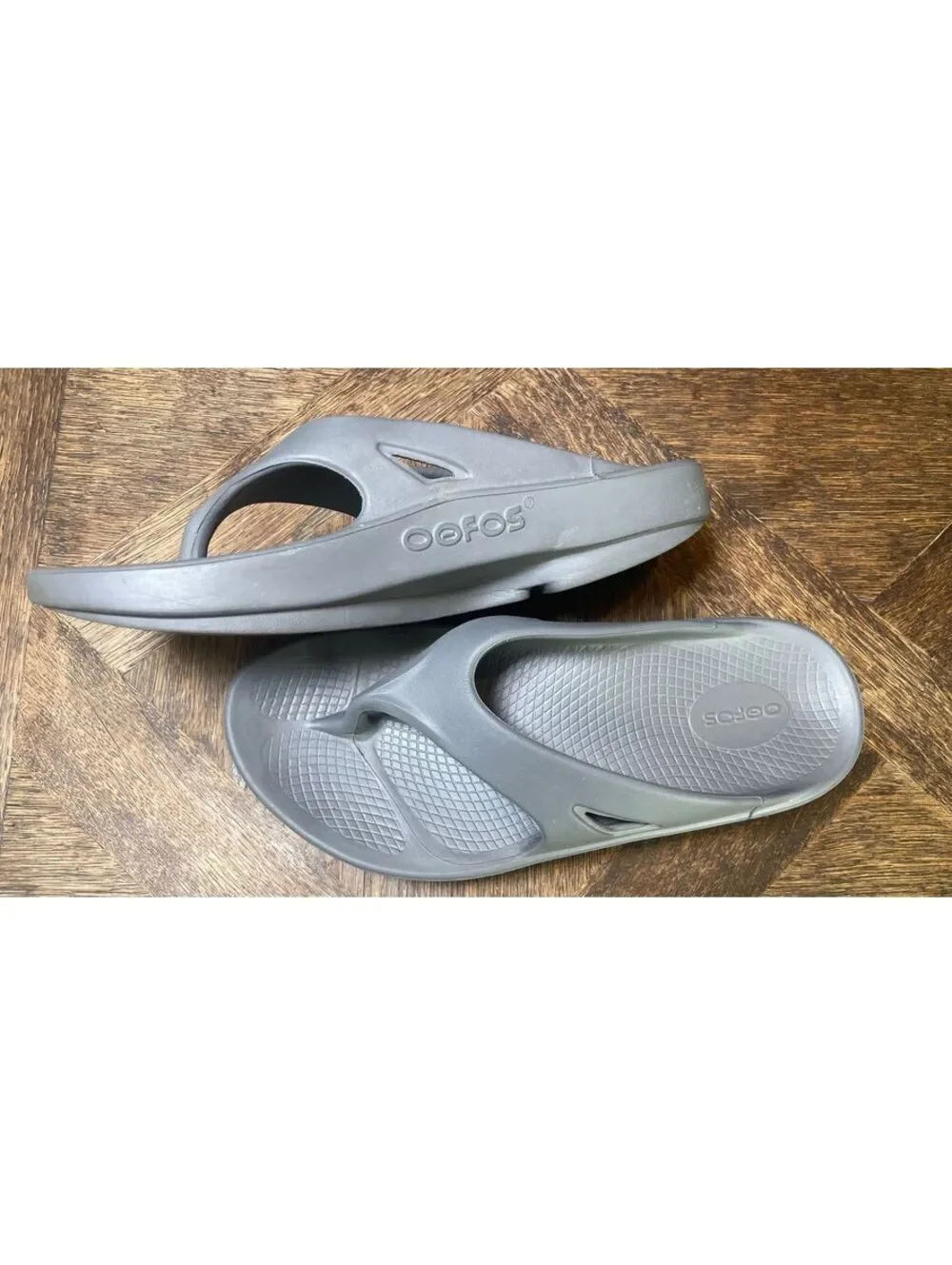 Oofos Gray Slip On Flip Flop size 41 Recovery Arch Support Mens 8 Womens 10